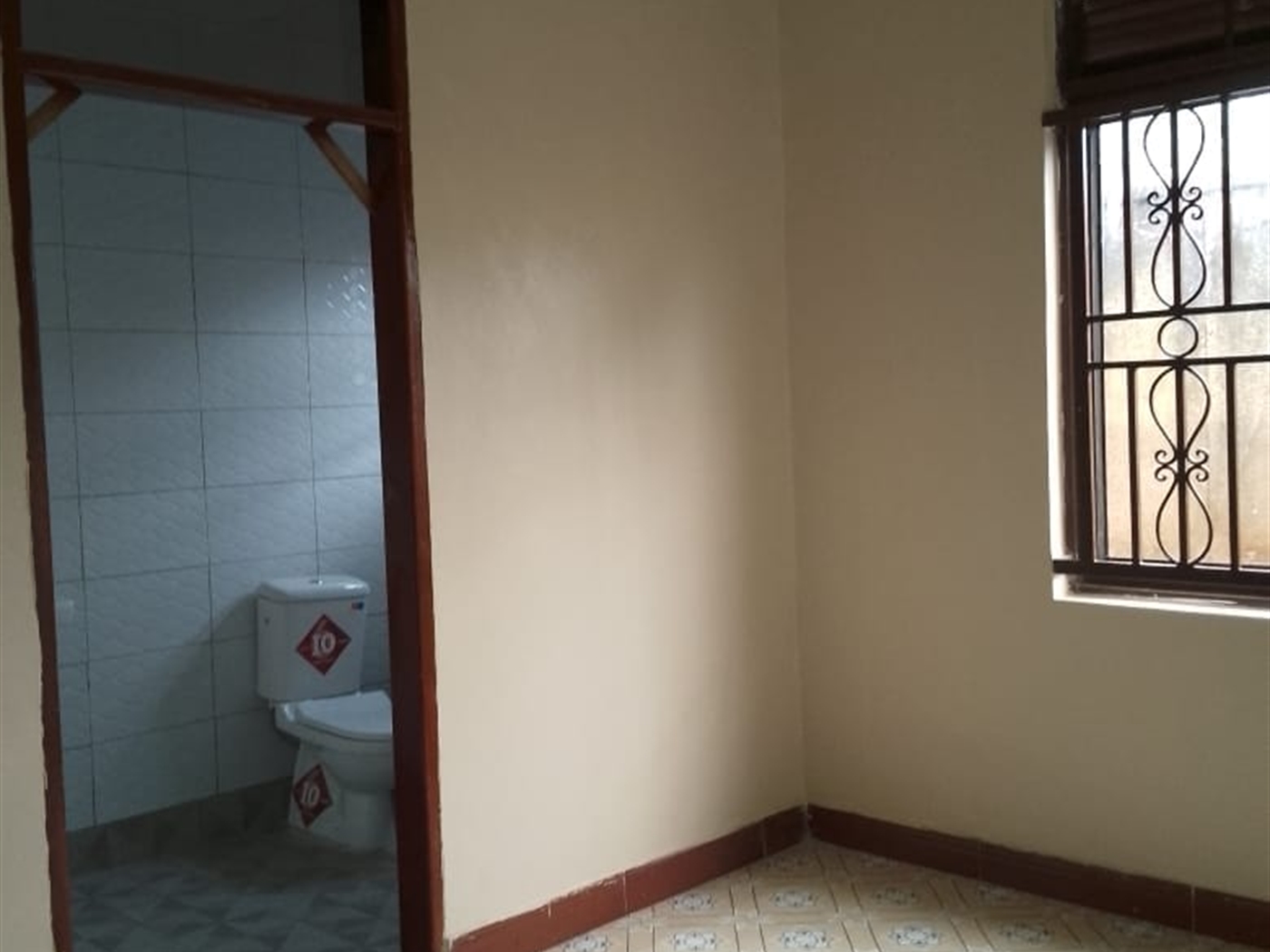 Bungalow for rent in Kiwaatule Kampala