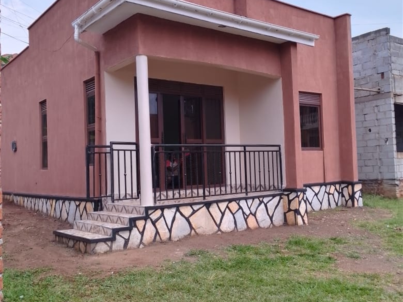 Bungalow for rent in Kiwaatule Kampala