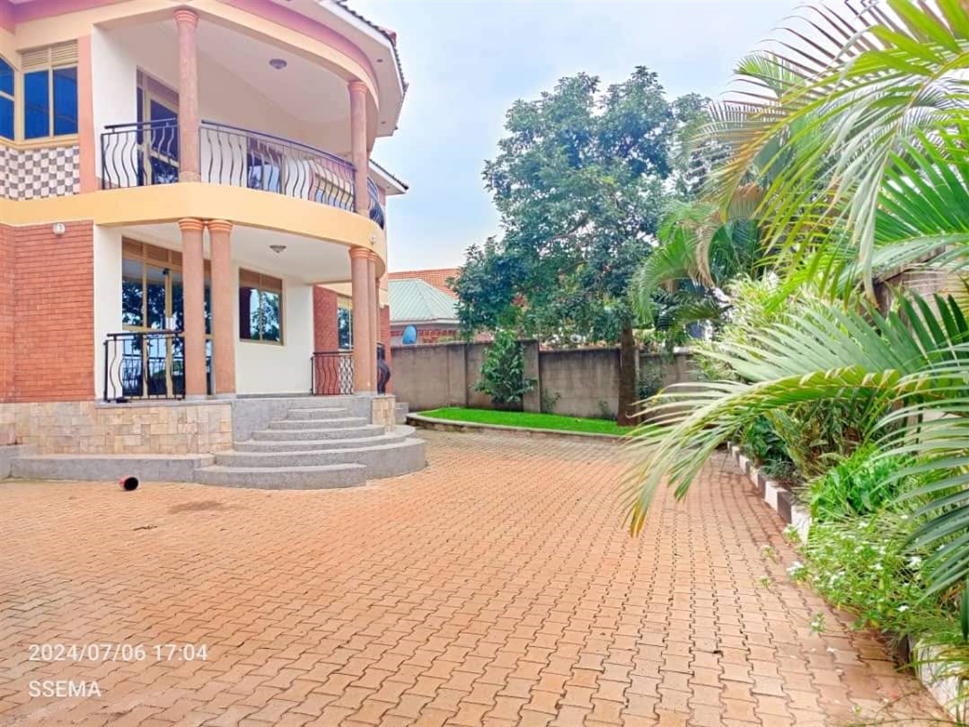 Storeyed house for sale in Buddo Wakiso