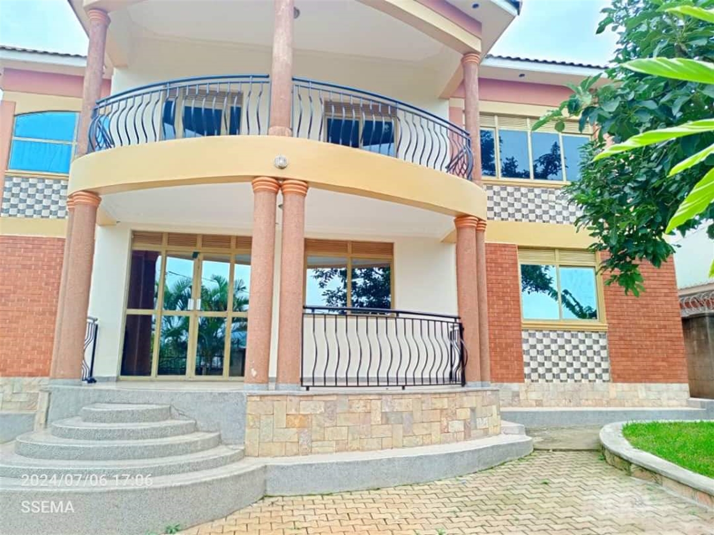 Storeyed house for sale in Buddo Wakiso