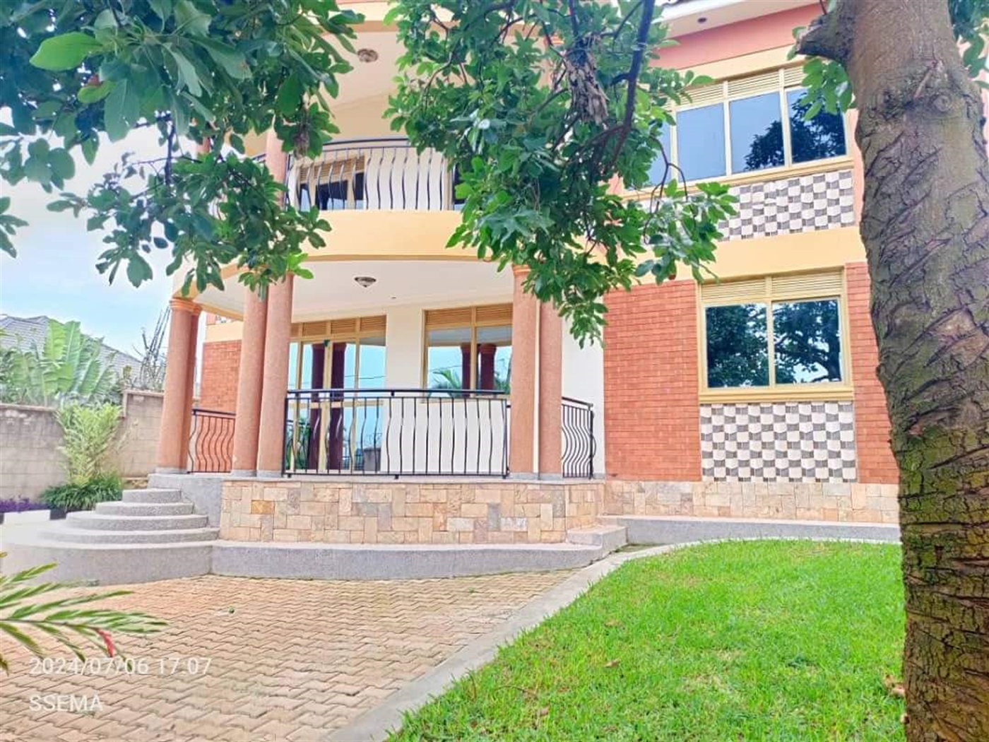 Storeyed house for sale in Buddo Wakiso