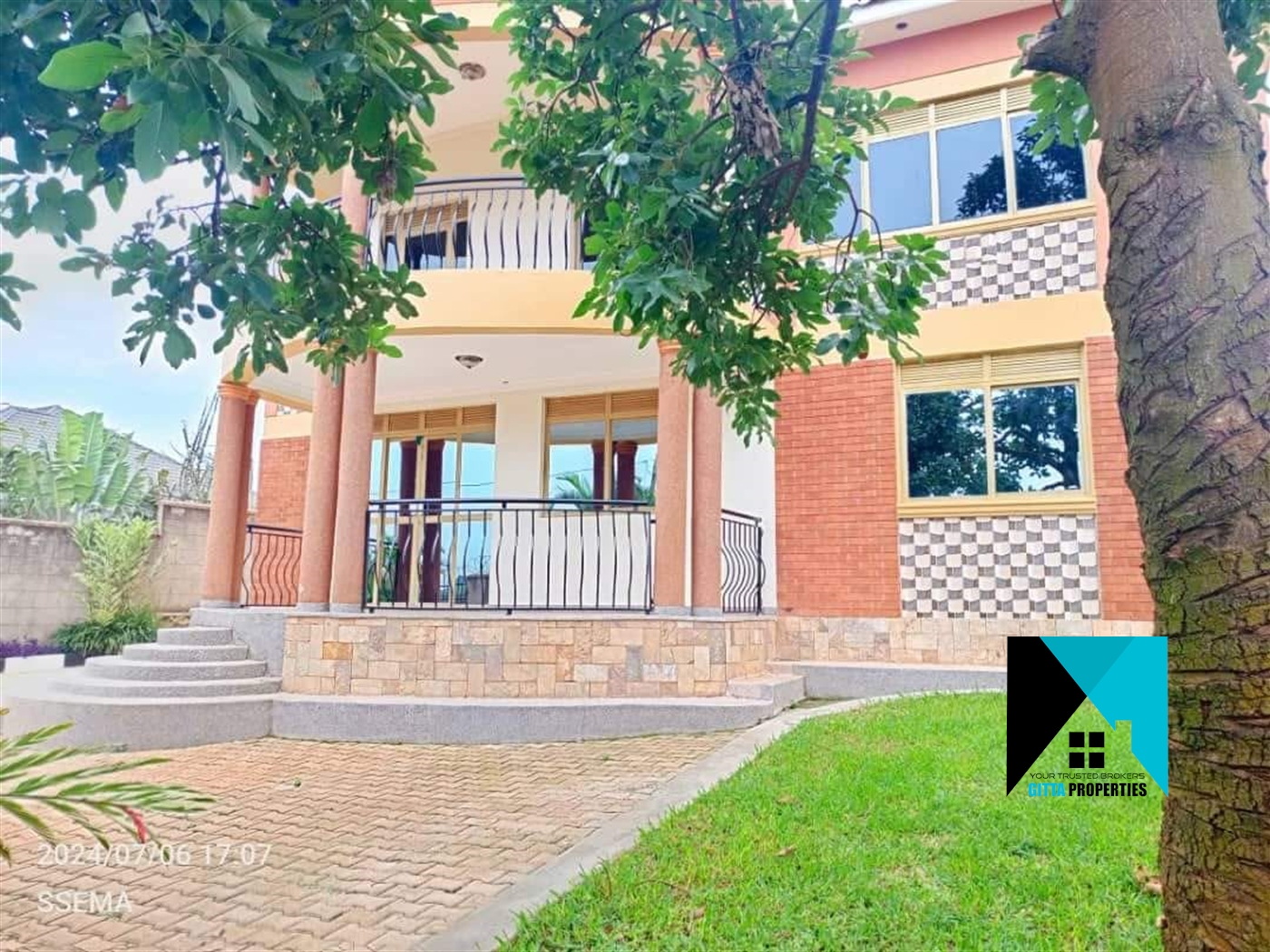 Storeyed house for sale in Buddo Wakiso