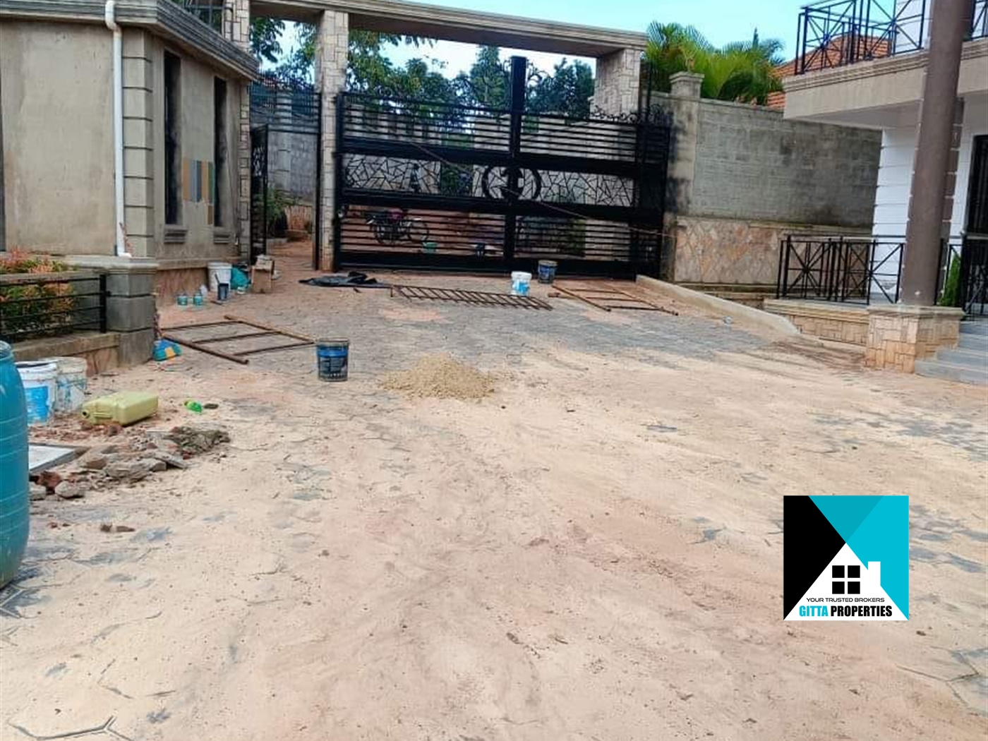 Storeyed house for sale in Kitende Wakiso