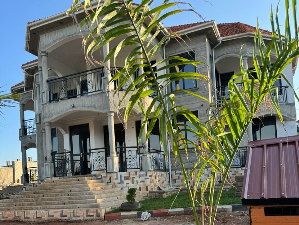 Mansion for sale in Bweya Wakiso