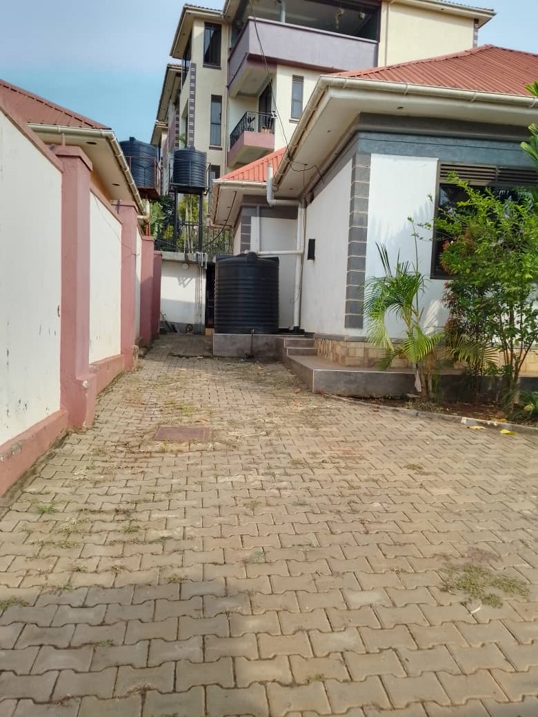 Bungalow for rent in Kira Wakiso