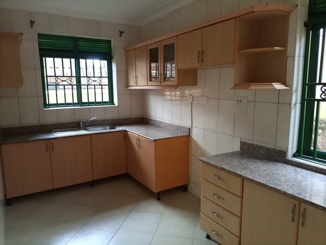 Bungalow for rent in Kira Wakiso