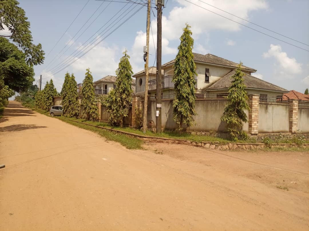 Storeyed house for sale in Kawuku Wakiso