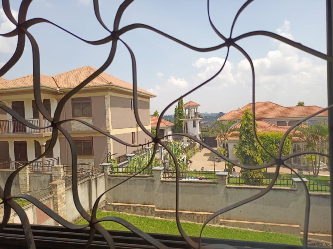 Storeyed house for sale in Kawuku Wakiso