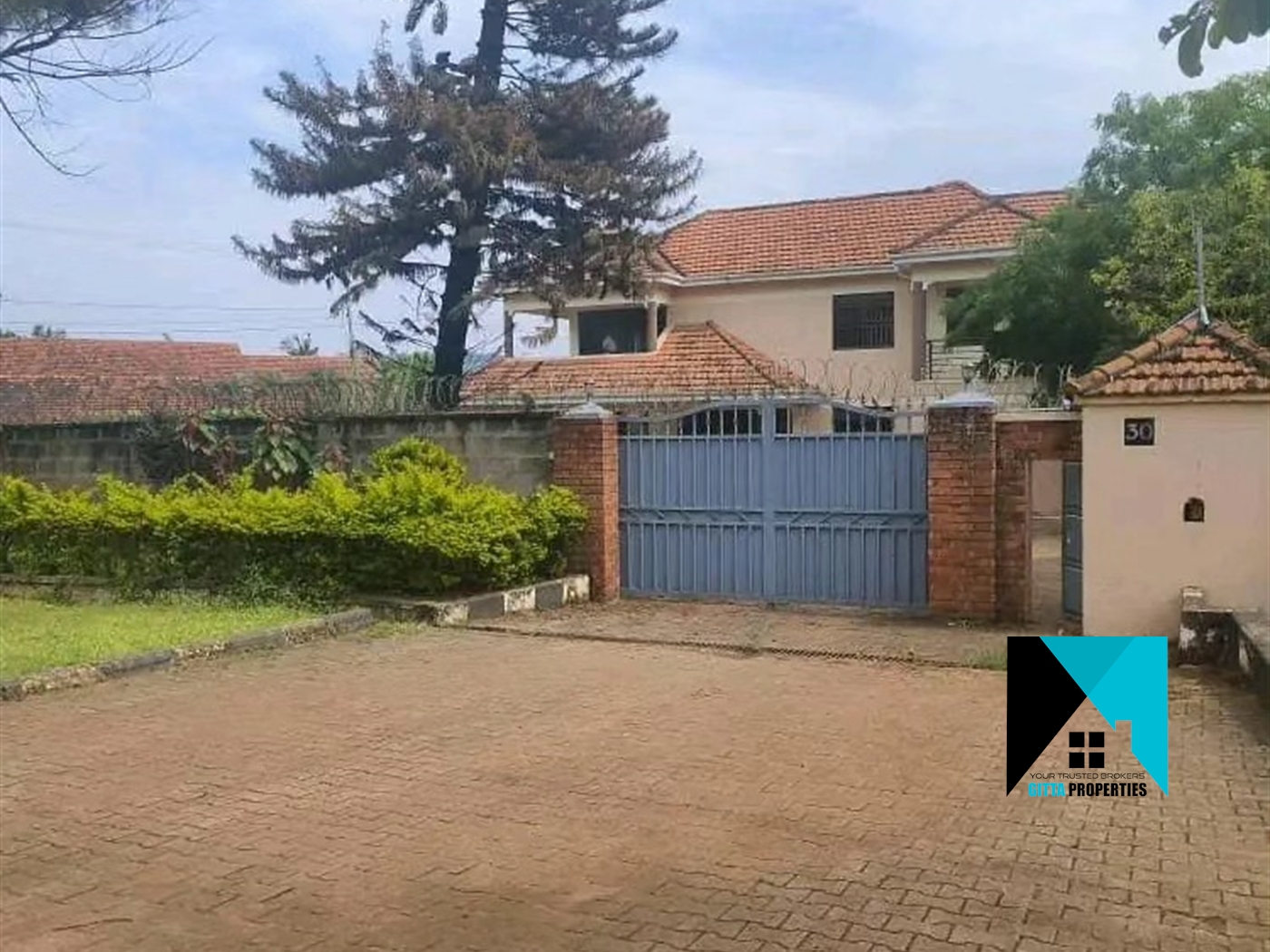 Bungalow for sale in Bugoloobi Kampala