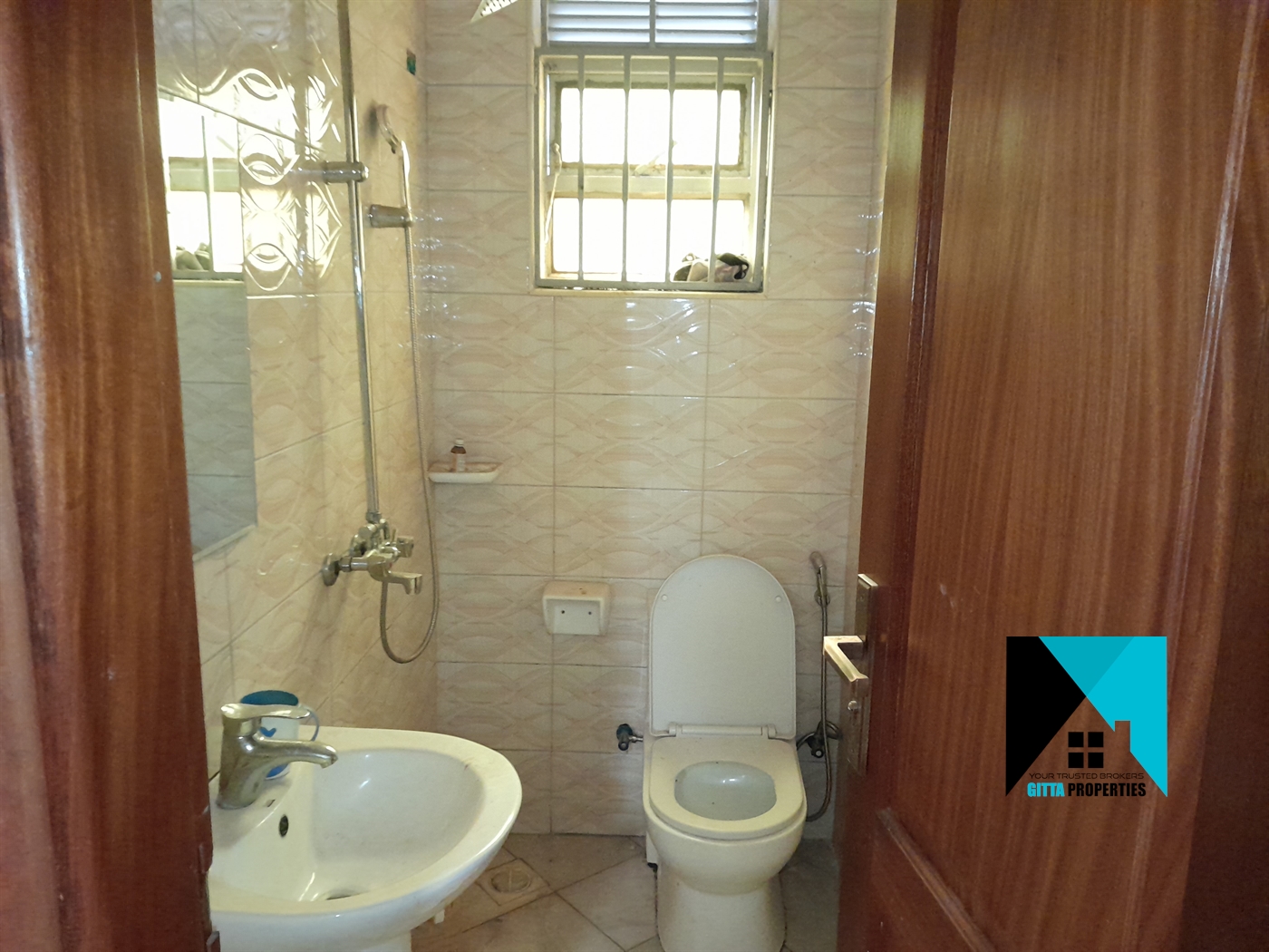 Duplex for rent in Bweyogerere Wakiso