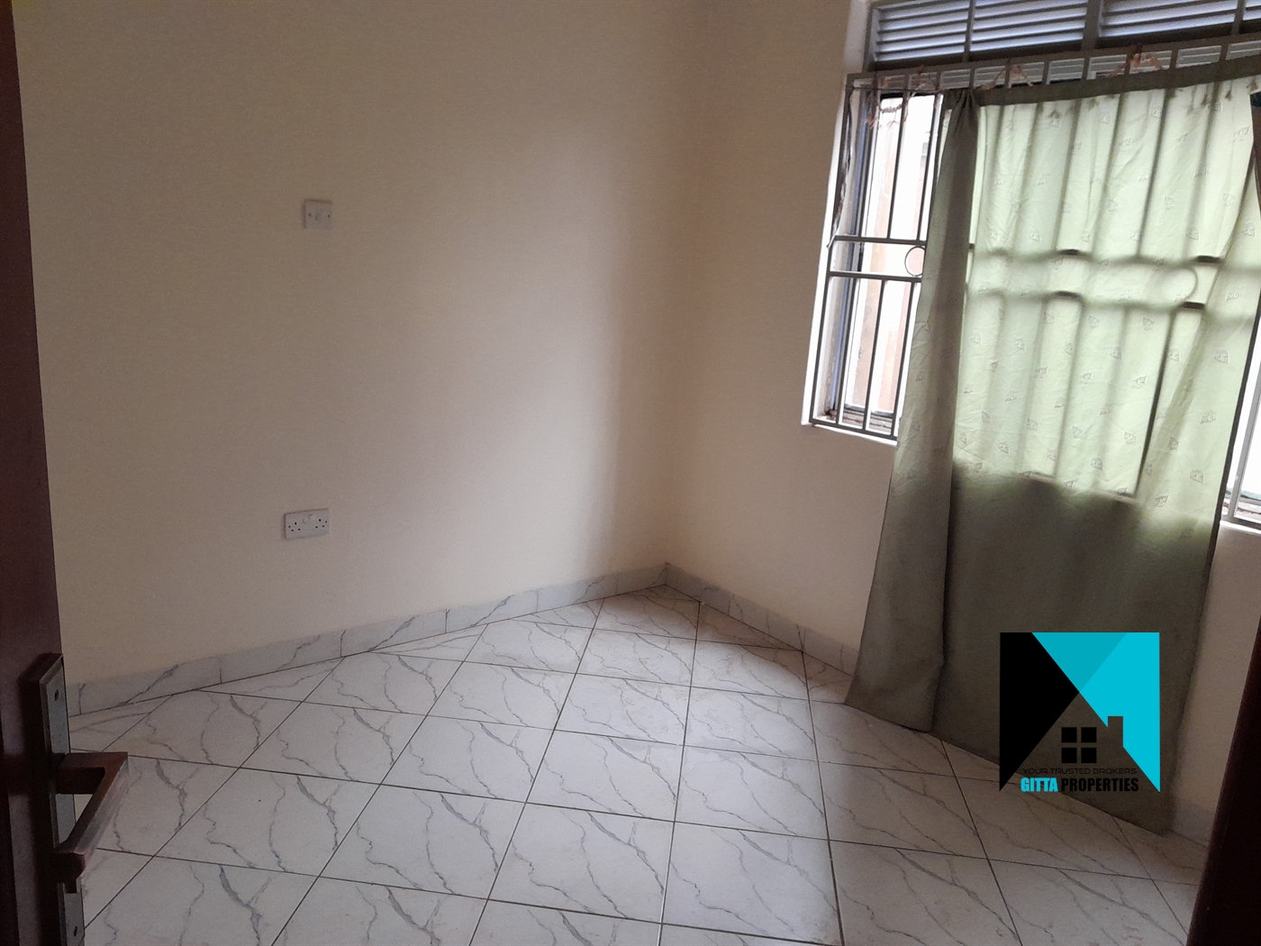 Duplex for rent in Bweyogerere Wakiso