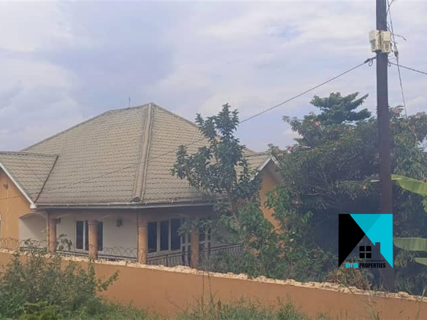 Storeyed house for sale in Nakweelo Wakiso