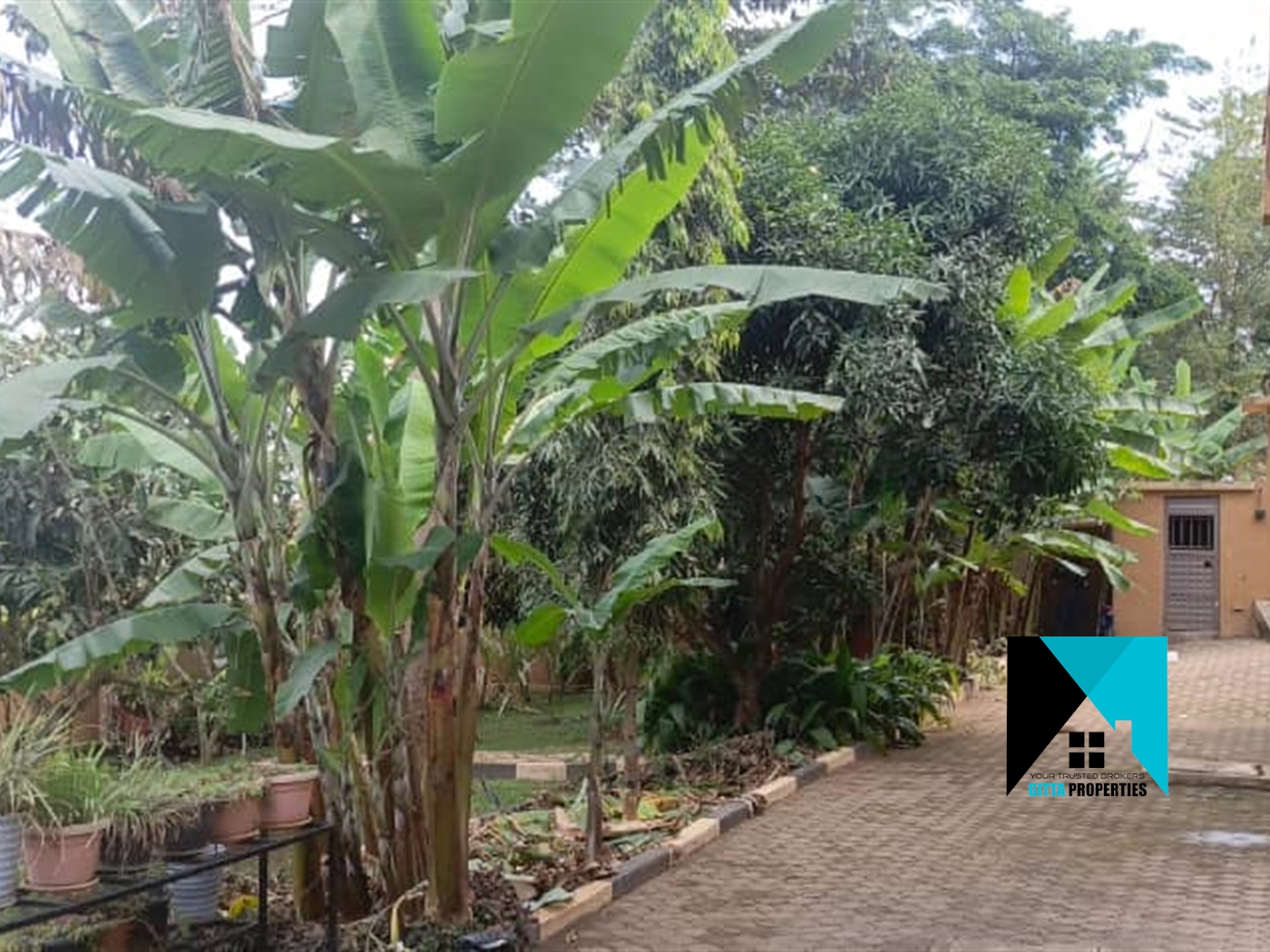 Storeyed house for sale in Nakweelo Wakiso