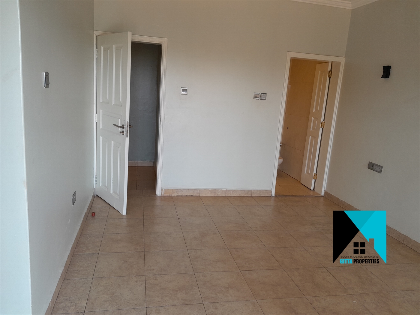 Duplex for rent in Kiwaatule Kampala