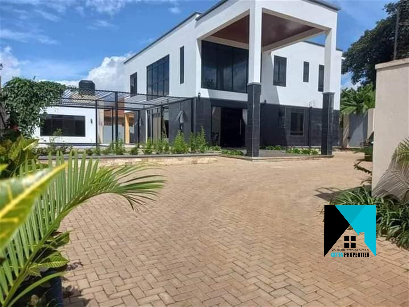 Duplex for sale in Kyanja Kampala