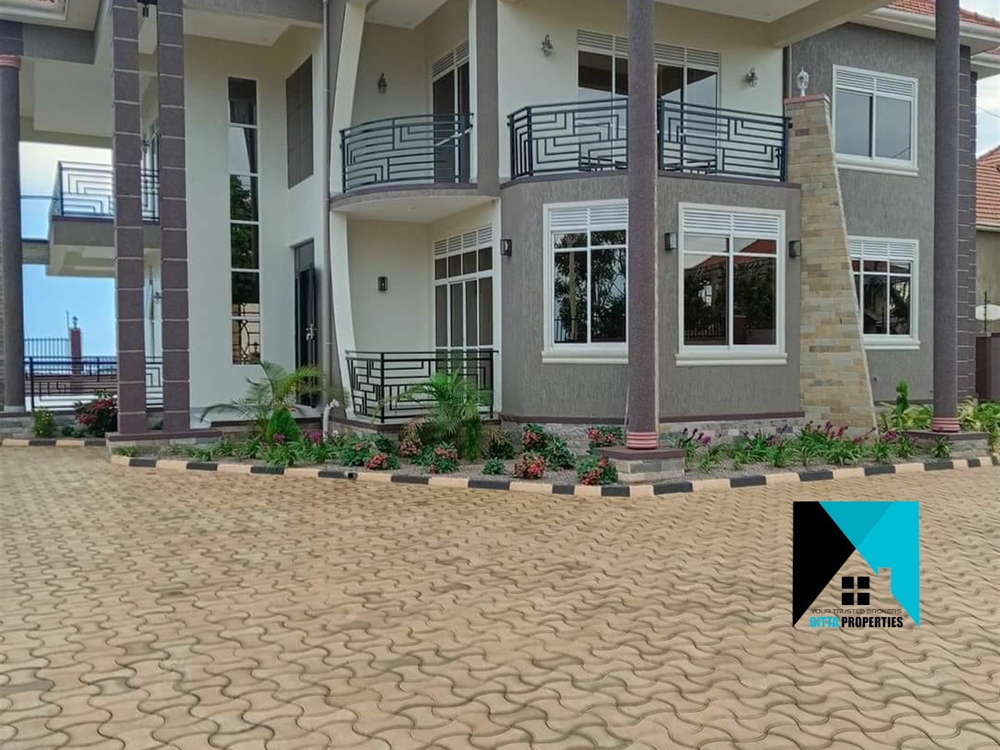 Storeyed house for sale in Bwebajja Wakiso