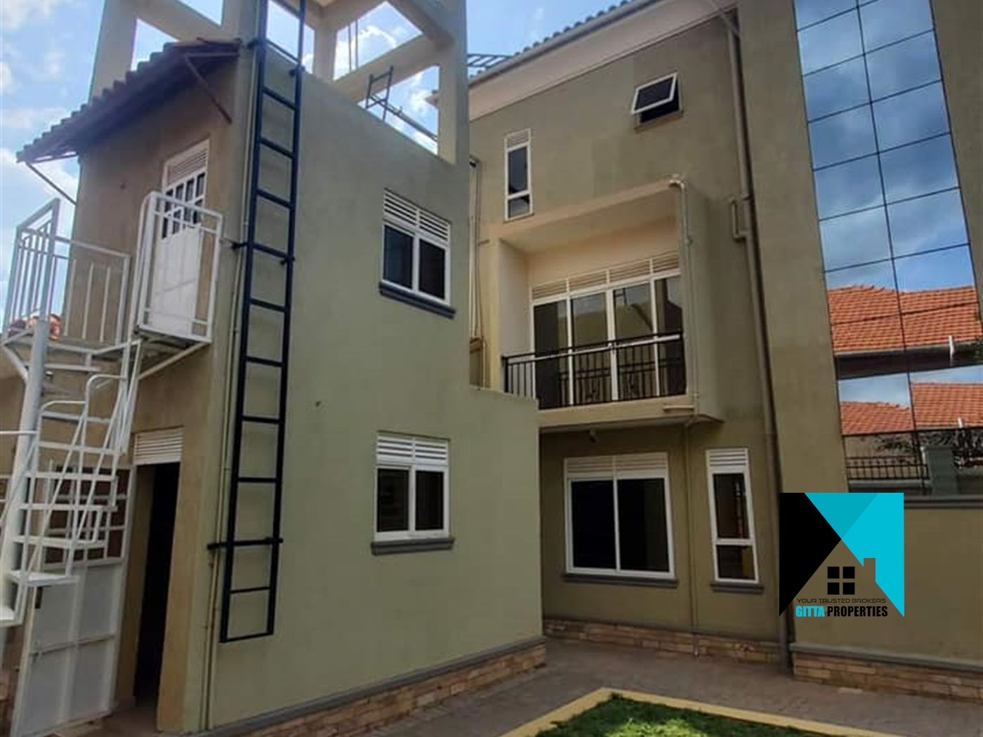 Storeyed house for sale in Munyonyo Kampala