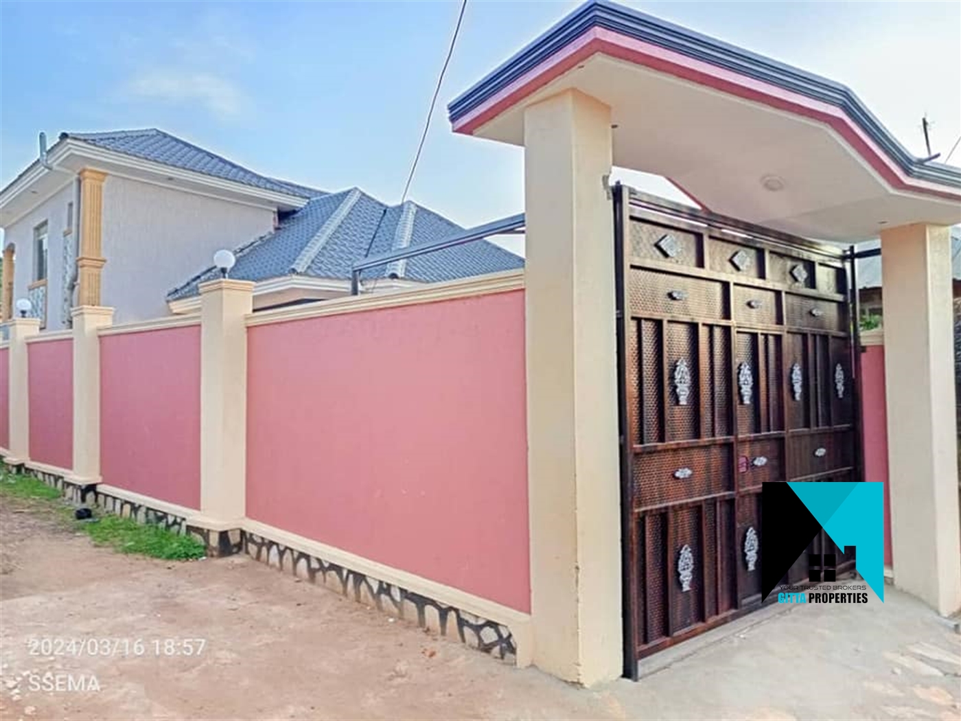 Storeyed house for sale in Bujuuko Wakiso