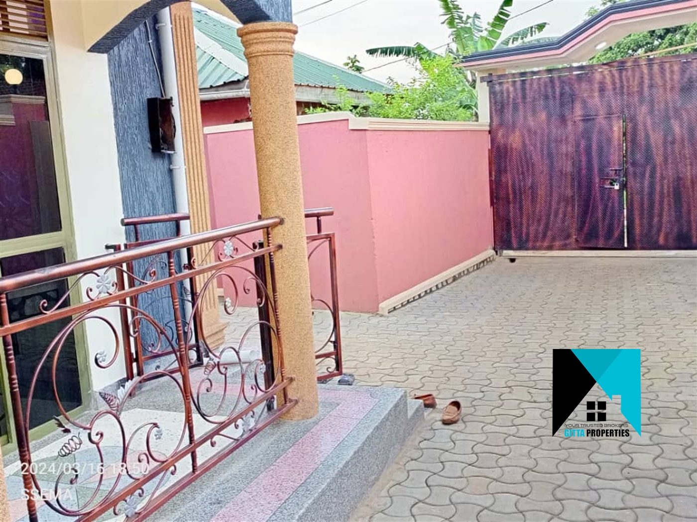 Storeyed house for sale in Bujuuko Wakiso