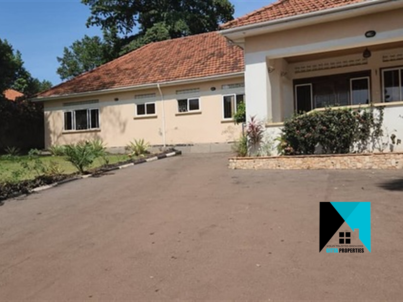 Bungalow for sale in Bugoloobi Kampala