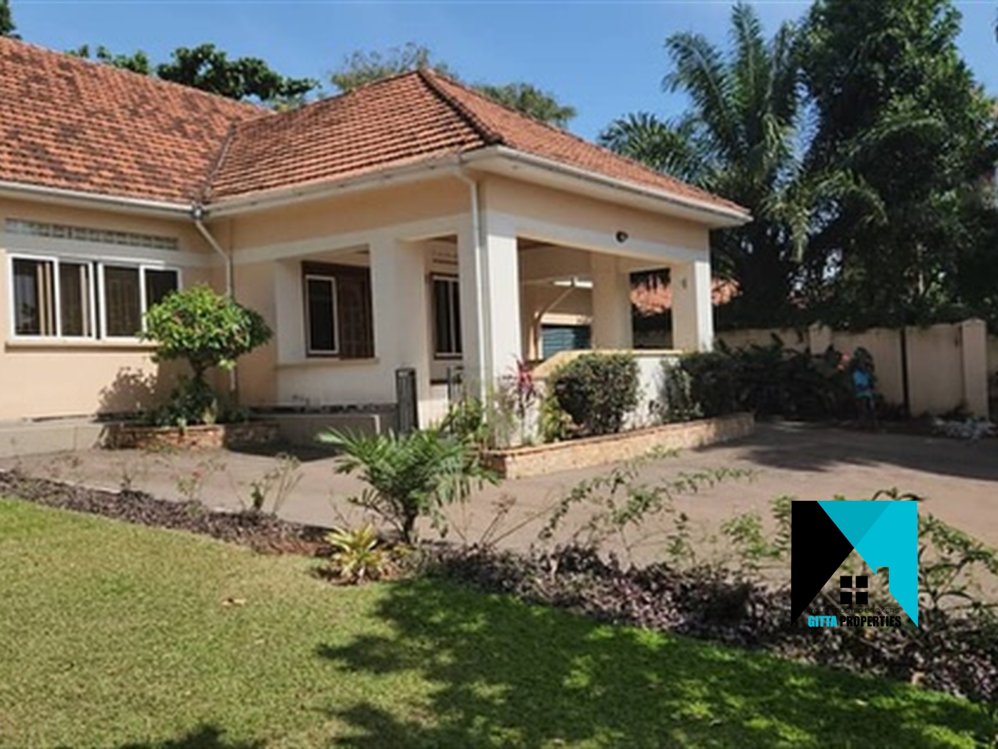 Bungalow for sale in Bugoloobi Kampala