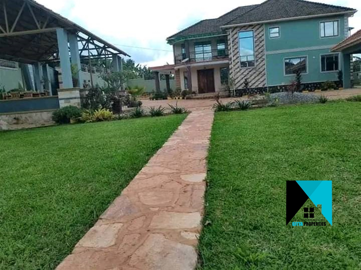 Storeyed house for sale in Bwebajja Wakiso