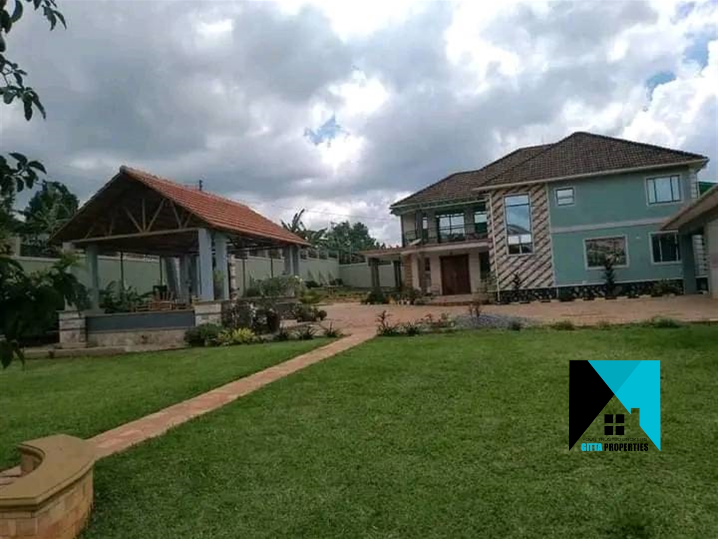 Storeyed house for sale in Bwebajja Wakiso