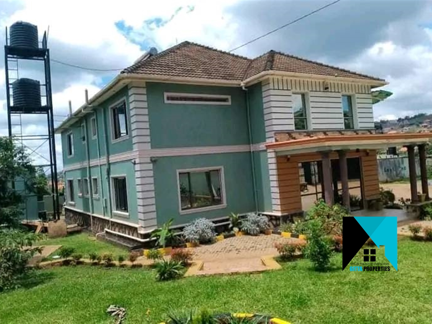 Storeyed house for sale in Bwebajja Wakiso