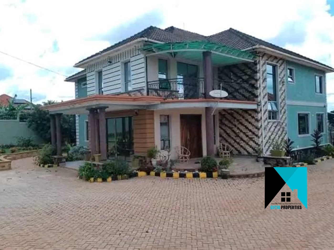 Storeyed house for sale in Bwebajja Wakiso