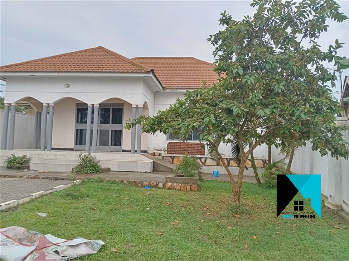 Bungalow for sale in Lwanyonyi Mukono