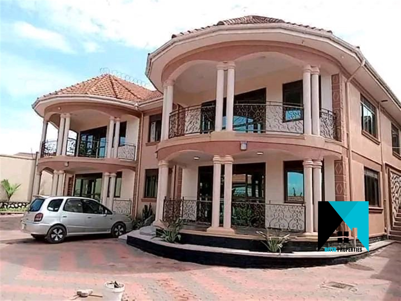 Storeyed house for sale in Kyengela Wakiso