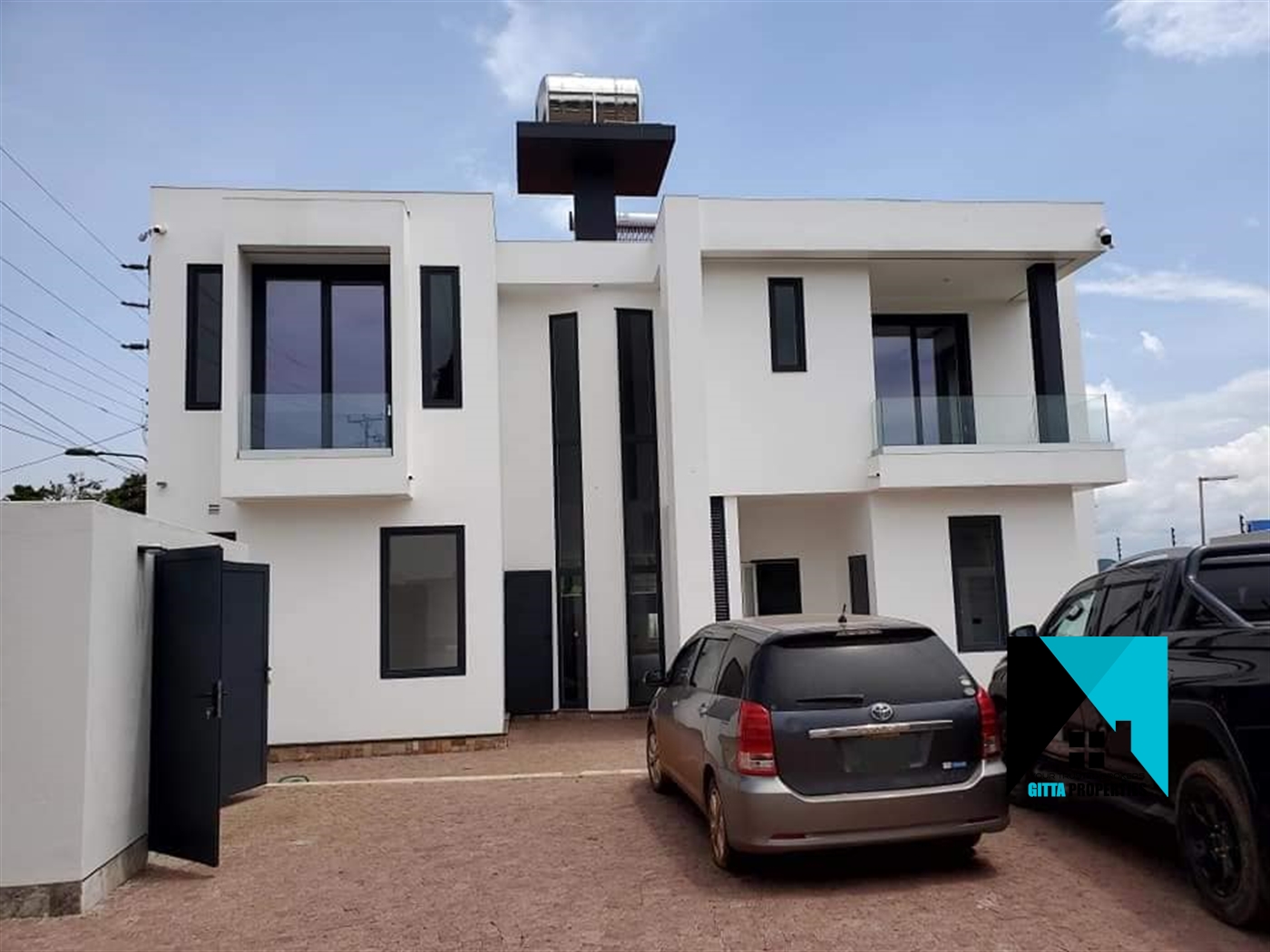 Storeyed house for sale in Munyonyo Kampala