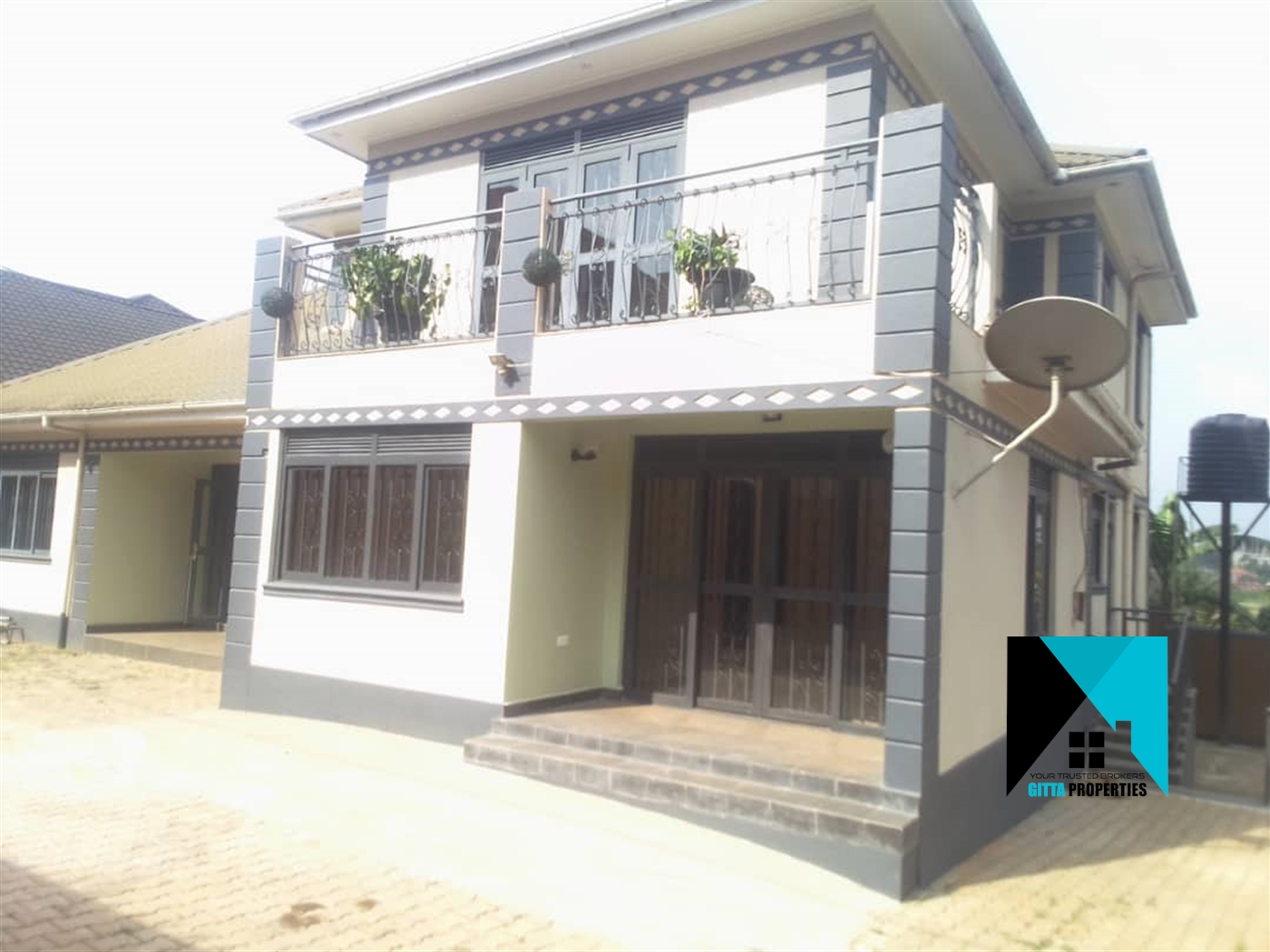 Storeyed house for rent in Mbalwa Wakiso