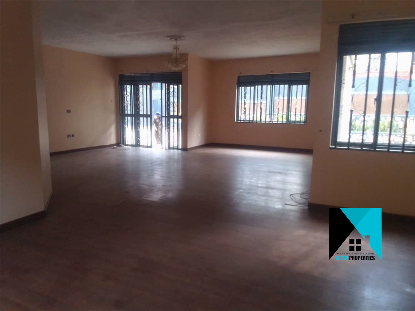 Storeyed house for rent in Mbalwa Wakiso