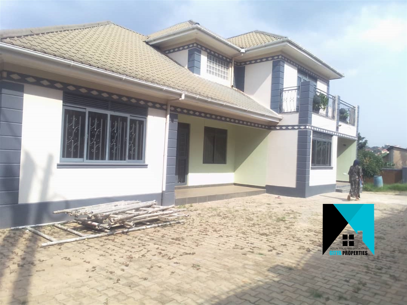 Storeyed house for rent in Mbalwa Wakiso