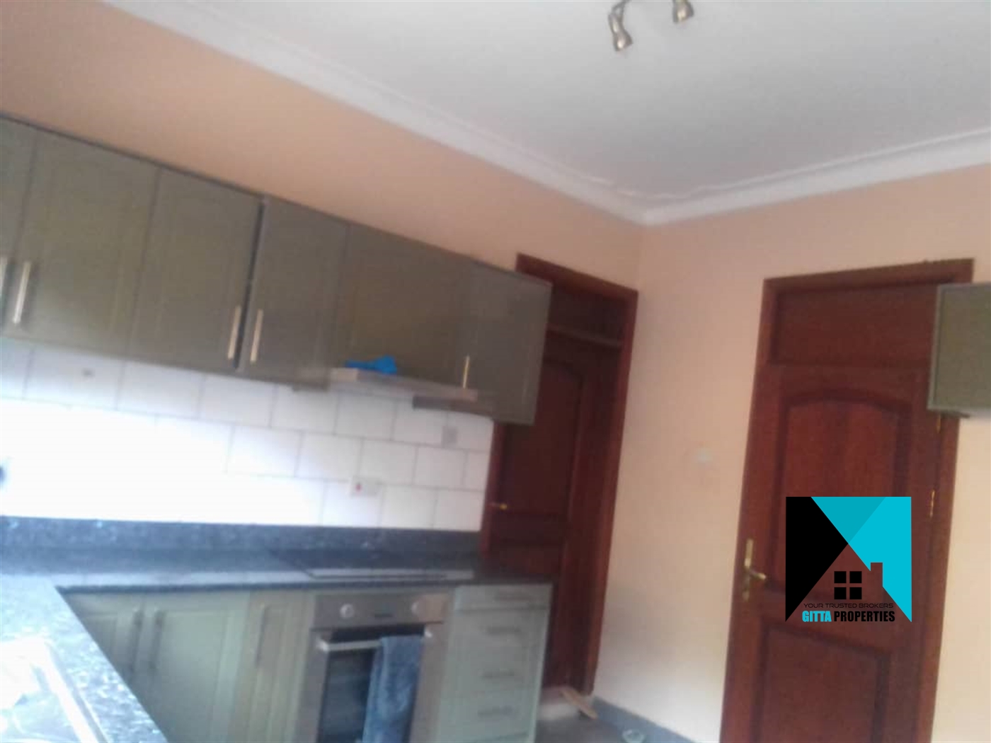 Storeyed house for rent in Mbalwa Wakiso