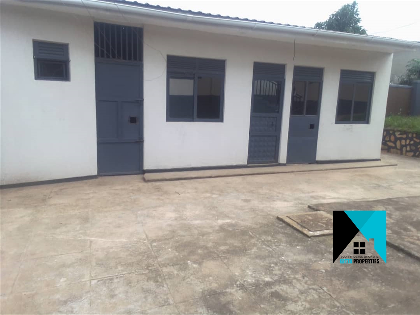 Storeyed house for rent in Mbalwa Wakiso