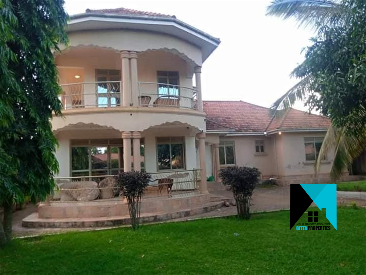 Storeyed house for sale in Kitubulu Wakiso