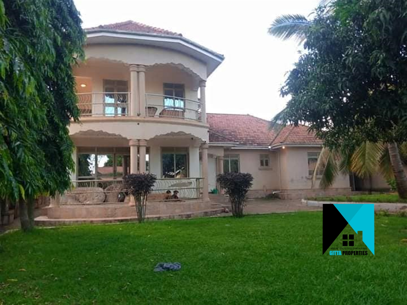 Storeyed house for sale in Kitubulu Wakiso