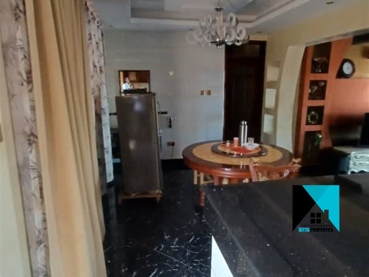 Mansion for sale in Kajjansi Wakiso