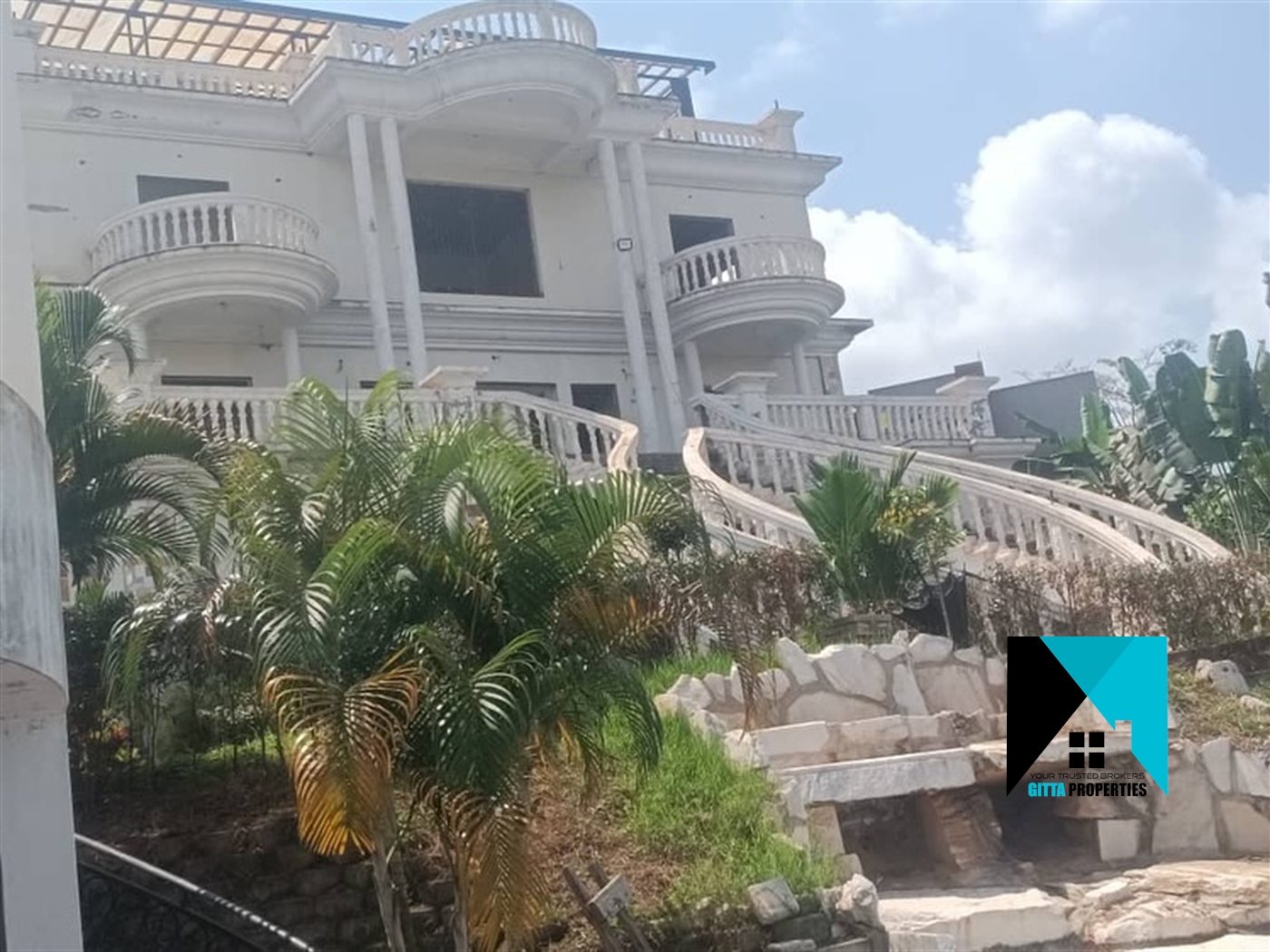 Mansion for sale in Bwebajja Wakiso