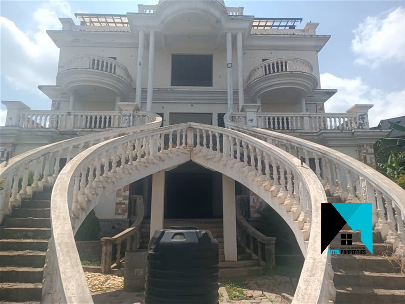 Mansion for sale in Bwebajja Wakiso