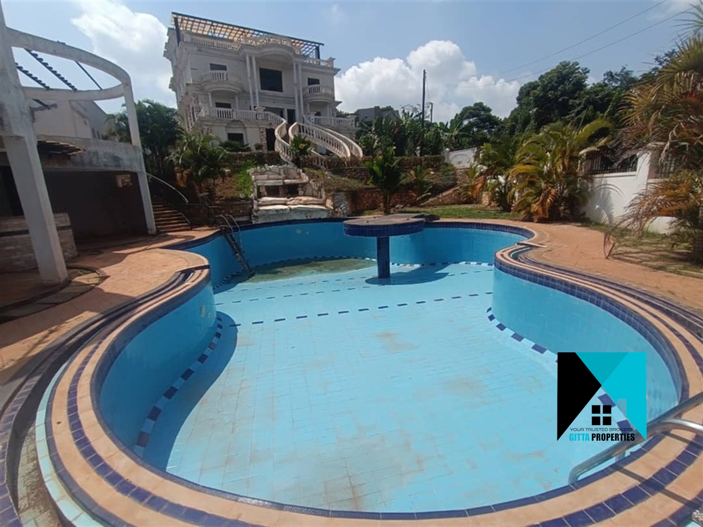 Mansion for sale in Bwebajja Wakiso