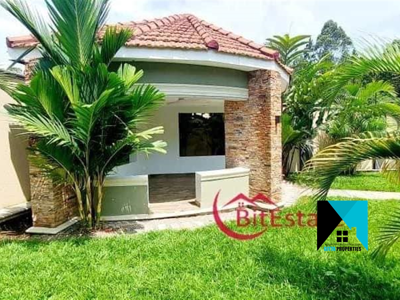 Storeyed house for sale in Kitukutwe Wakiso