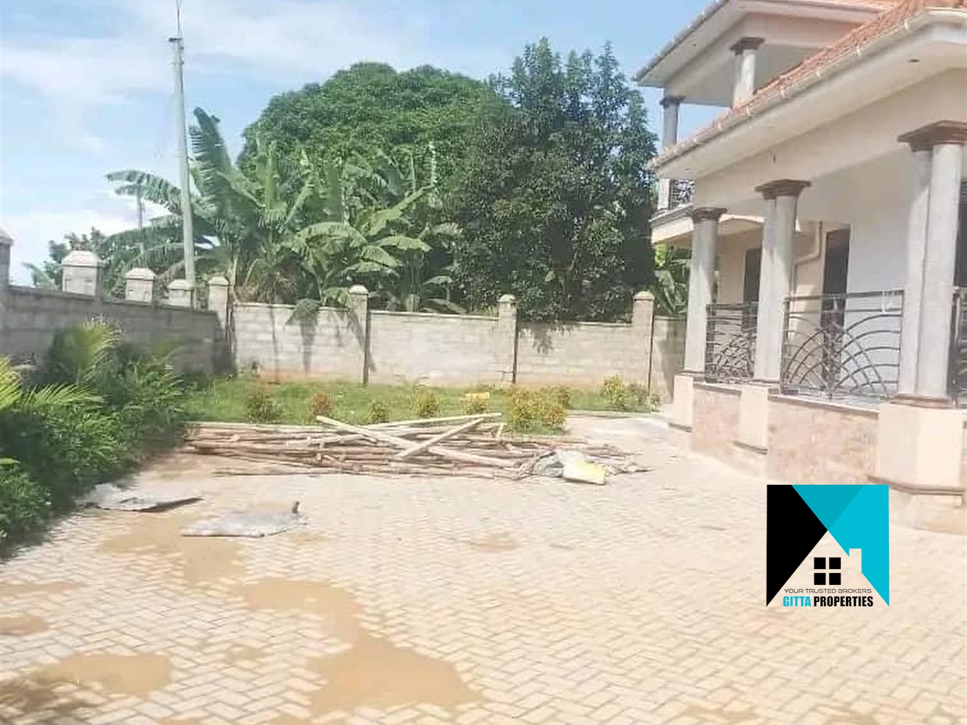 Storeyed house for sale in Kitende Wakiso