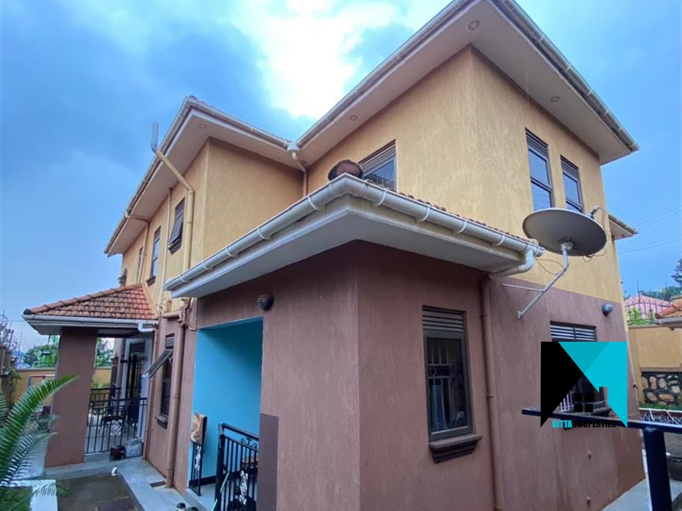 Storeyed house for sale in Seguku Wakiso