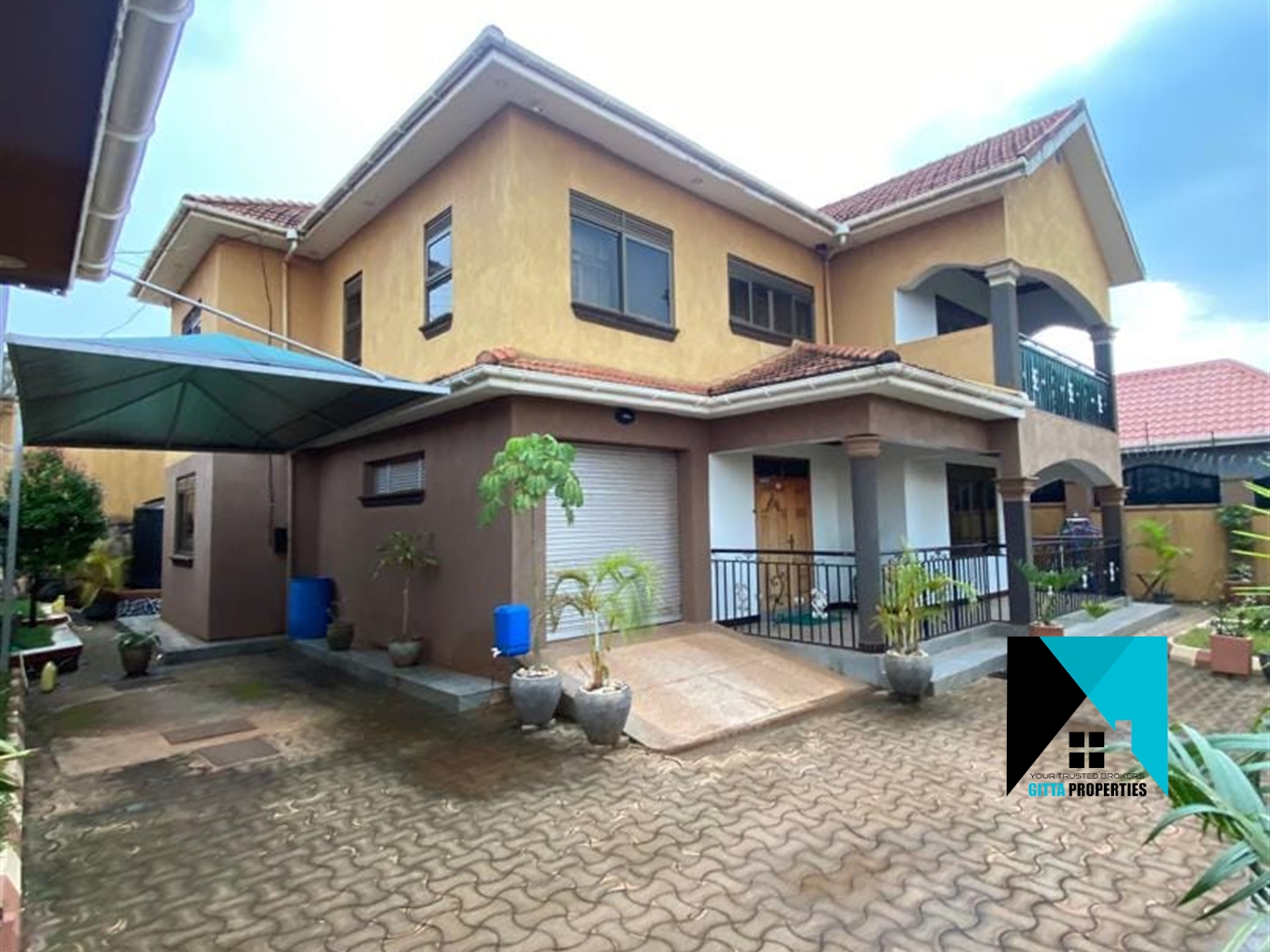 Storeyed house for sale in Seguku Wakiso