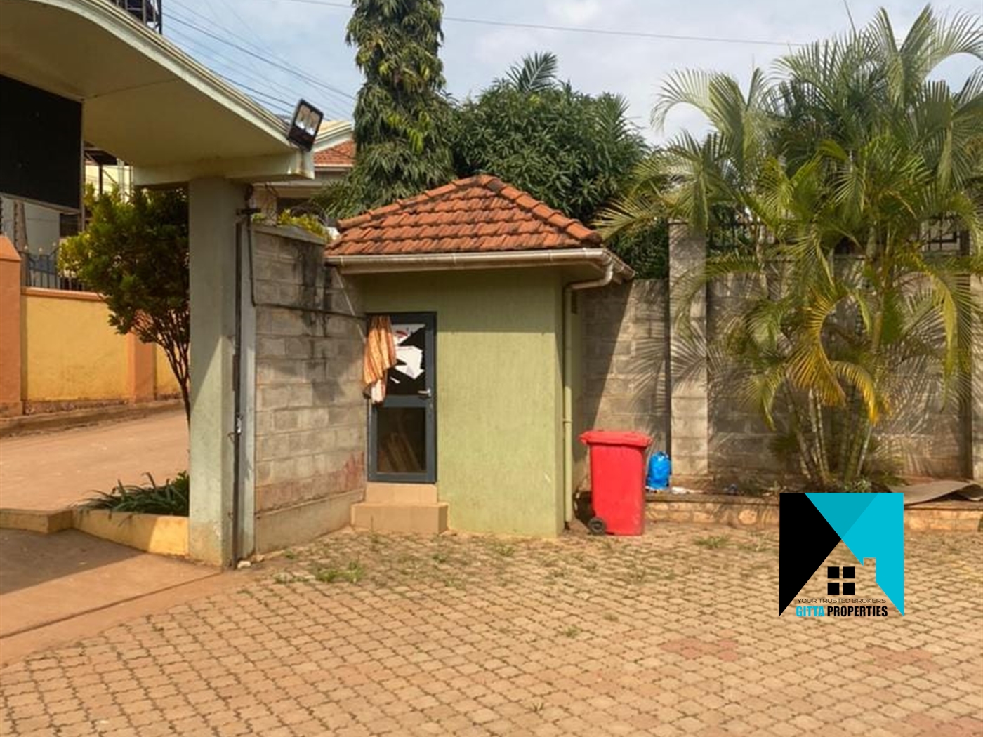 Storeyed house for sale in Munyonyo Kampala