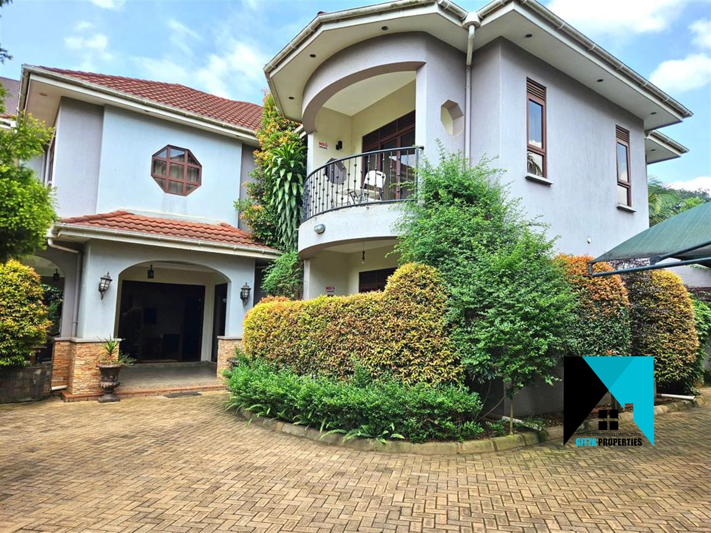 Storeyed house for sale in Munyonyo Kampala