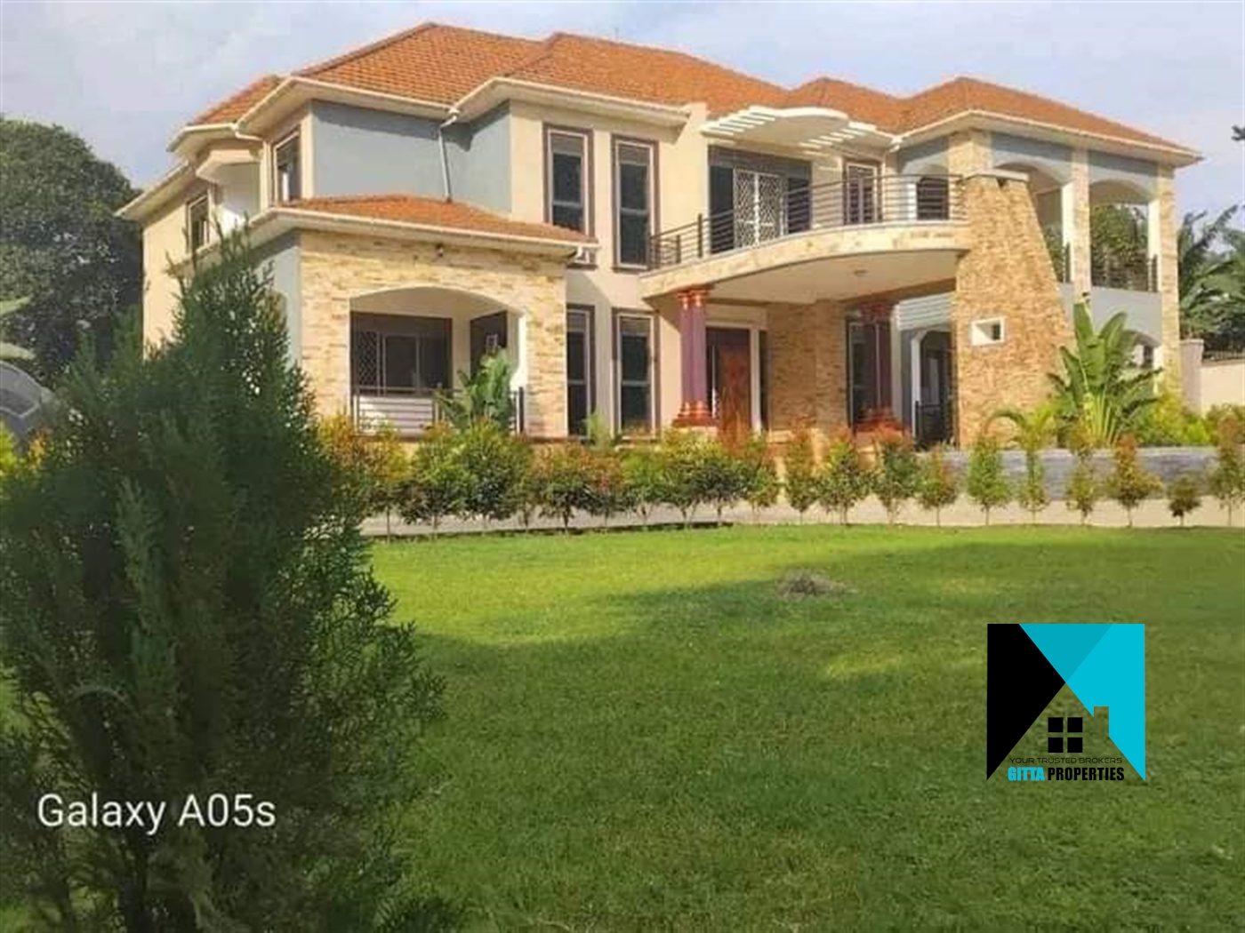 Storeyed house for sale in Nakweelo Wakiso